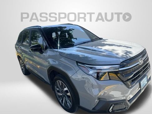 Used 2025 Subaru Forester Touring AWD/4WD image 2