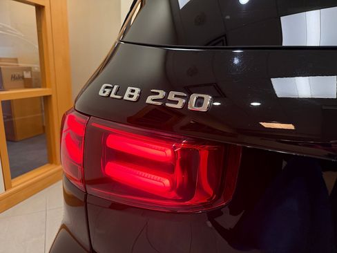 Used 2026 Mercedes-Benz GLB 250 image 29