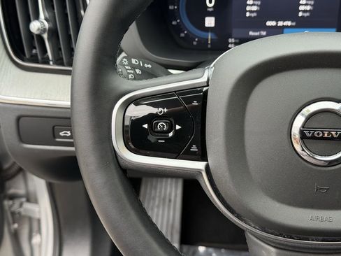 Certified 2025 Volvo XC60 B5 Plus image 18