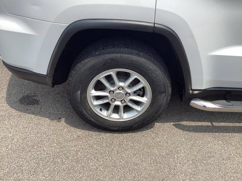 Used 2018 Jeep Grand Cherokee Laredo AWD/4WD image 24