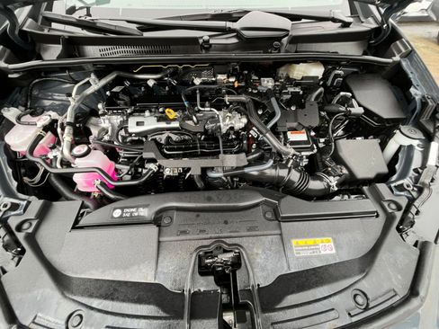 Used 2025 Toyota Prius LE image 32