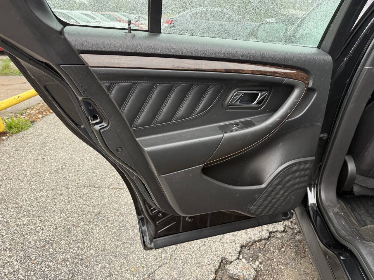 Used 2015 Ford Taurus Limited FWD image 18