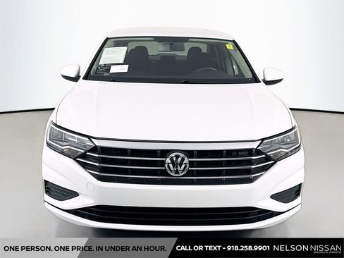 Used 2020 Volkswagen Jetta SE image 2