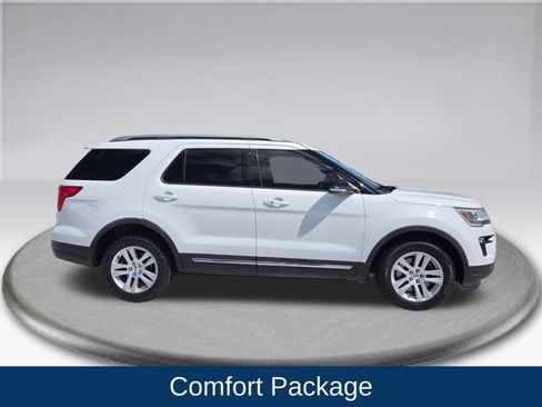 Used 2018 Ford Explorer XLT w/ Equipment Group 202A AWD/4WD image 9