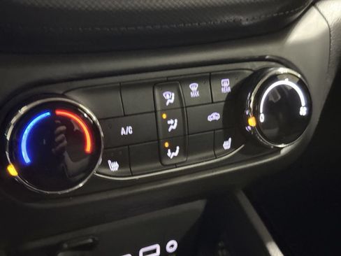 Used 2023 Chevrolet TrailBlazer LT FWD image 16