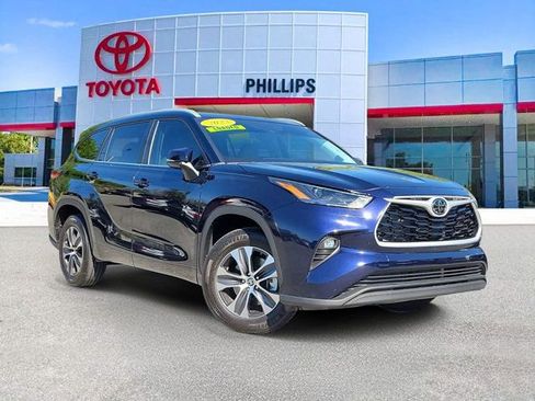 Used 2023 Toyota Highlander XLE image 1
