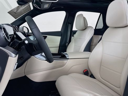 New 2026 Mercedes-Benz GLC 300 4MATIC image 16