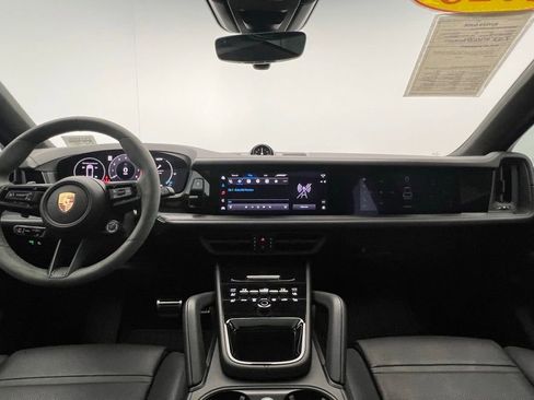 Certified 2025 Porsche Cayenne GTS AWD/4WD image 6
