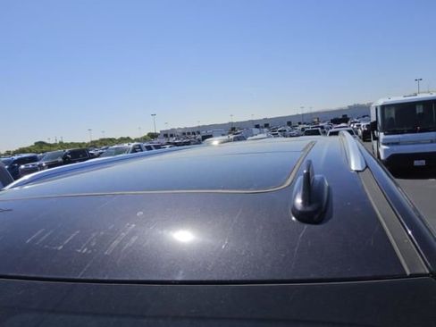 Used 2023 GMC Yukon SLT AWD/4WD image 5