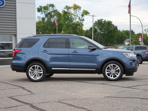 Used 2018 Ford Explorer XLT w/ Equipment Group 202A AWD/4WD image 2