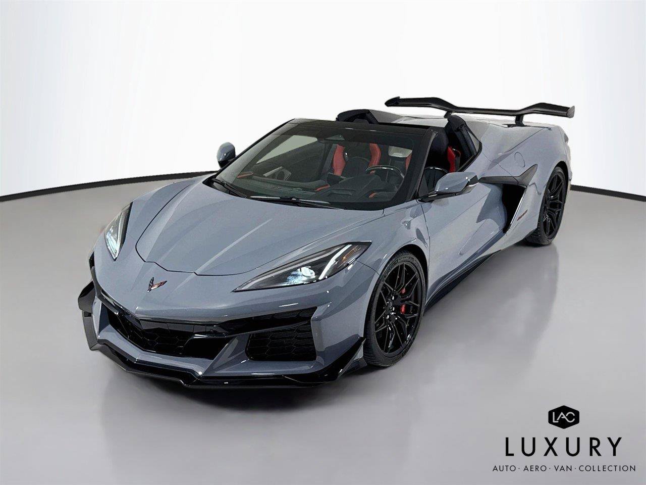Used 2024 Chevrolet Corvette Z06 w/ Z07 Performance Package RWD image 3