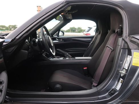 Used 2017 MAZDA MX-5 Miata Club image 15