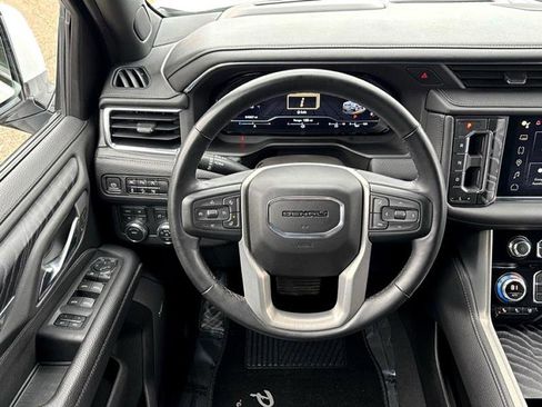 Used 2023 GMC Yukon Denali image 16