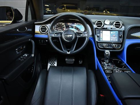 Used 2020 Bentley Bentayga Design Series image 17