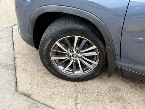 Used 2019 Toyota Highlander XLE image 43