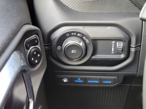 Used 2025 Jeep Wrangler Unlimited Rubicon 4xe w/ Convenience Group AWD/4WD image 10