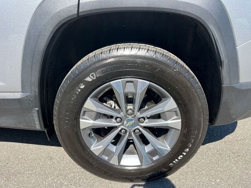 Used 2025 Chevrolet Equinox LT FWD image 30