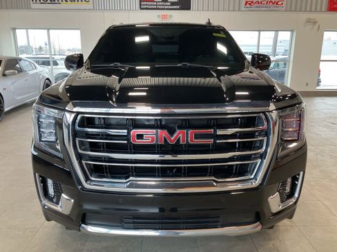 Used 2021 GMC Yukon XL SLT image 2