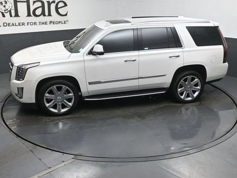 Used 2017 Cadillac Escalade Luxury AWD/4WD image 65