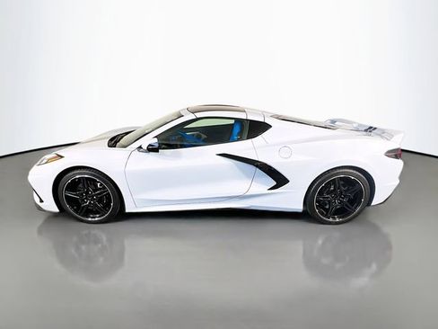 Used 2022 Chevrolet Corvette Stingray Premium Cpe w/ Z51 Performance Package RWD image 5
