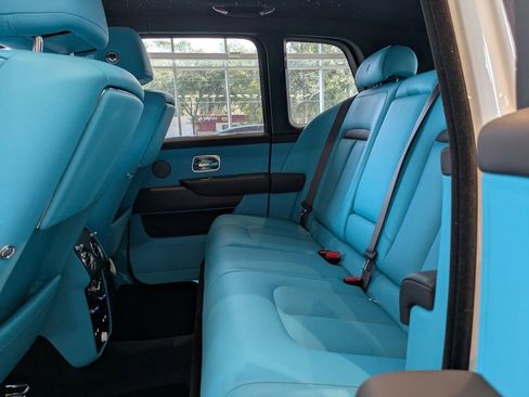 Used 2025 Rolls-Royce Cullinan AWD/4WD image 5