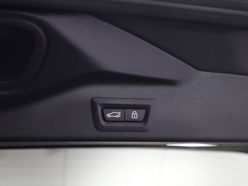 Used 2022 BMW X5 M50i image 11