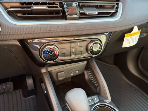 New 2026 Chevrolet TrailBlazer LT w/ Midnight Edition FWD image 24