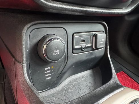 Used 2017 Jeep Renegade Sport w/ Power & Air Group AWD/4WD image 17