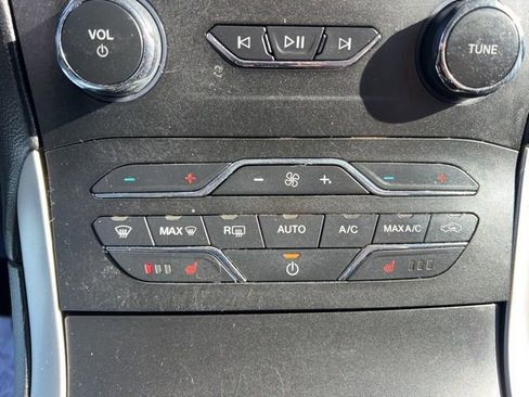 Used 2020 Ford Edge SEL image 20