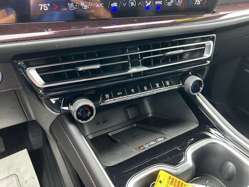 New 2026 Chevrolet Traverse RS w/ LPO, Floor Liner Package AWD/4WD image 29