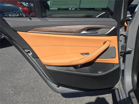 Used 2022 BMW 530i w/ M Sport Package image 10