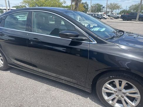 Used 2016 Chrysler 200 Limited image 2