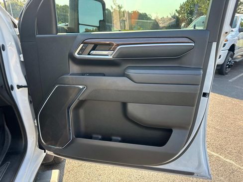 Used 2024 Chevrolet Silverado 2500 LT AWD/4WD image 25