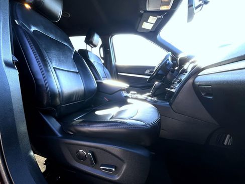 Used 2018 Ford Explorer XLT w/ Equipment Group 202A image 16