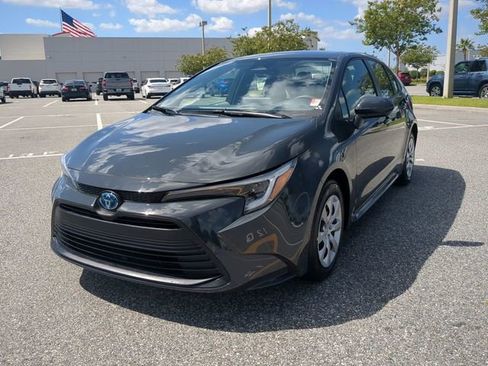 Certified 2025 Toyota Corolla LE image 8