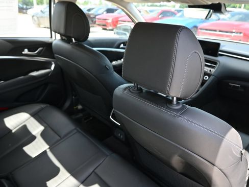 Used 2025 Genesis G70 2.5T RWD image 33