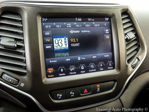 Used 2019 Jeep Cherokee Trailhawk AWD/4WD image 13