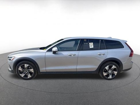Used 2025 Volvo V60 B5 Cross Country Plus AWD/4WD image 11