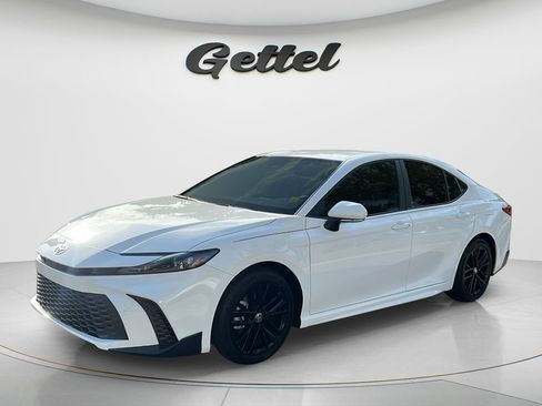 Used 2026 Toyota Camry SE FWD image 1