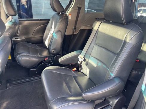 Used 2015 Toyota Sienna SE Premium FWD image 12