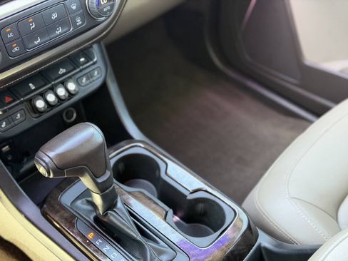 Used 2015 GMC Canyon SLT AWD/4WD image 25