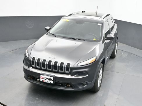 Used 2016 Jeep Cherokee Latitude w/ Comfort/Convenience Group AWD/4WD image 39
