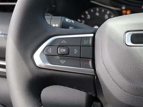 New 2026 Jeep Compass Latitude image 9