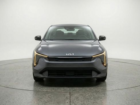 Used 2025 Kia K4 LXS image 1