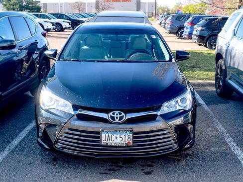 Used 2016 Toyota Camry XLE w/ Moonroof Package FWD image 3