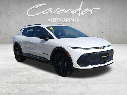 Used 2025 Chevrolet Equinox EV RS FWD image 2