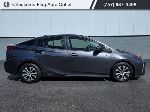 Used 2022 Toyota Prius XLE image 9
