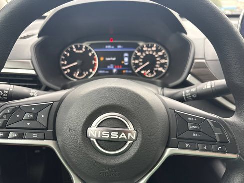 Used 2025 Nissan Altima 2.5 SV AWD/4WD image 16