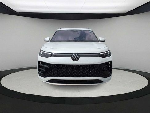 Used 2025 Volkswagen Tiguan SEL R-Line AWD/4WD image 3
