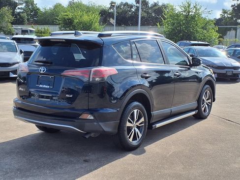 Used 2017 Toyota RAV4 XLE FWD image 4
